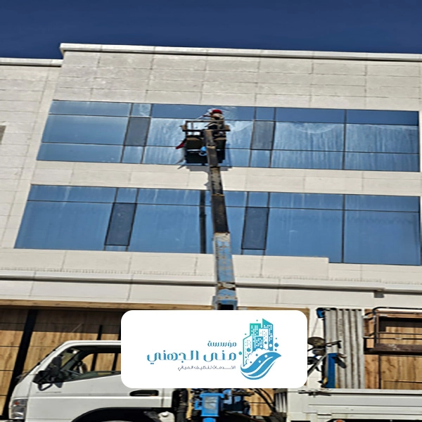 تنظيف واجهات زجاجية بجده